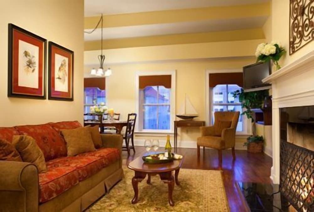 The Lodge Alley Inn2