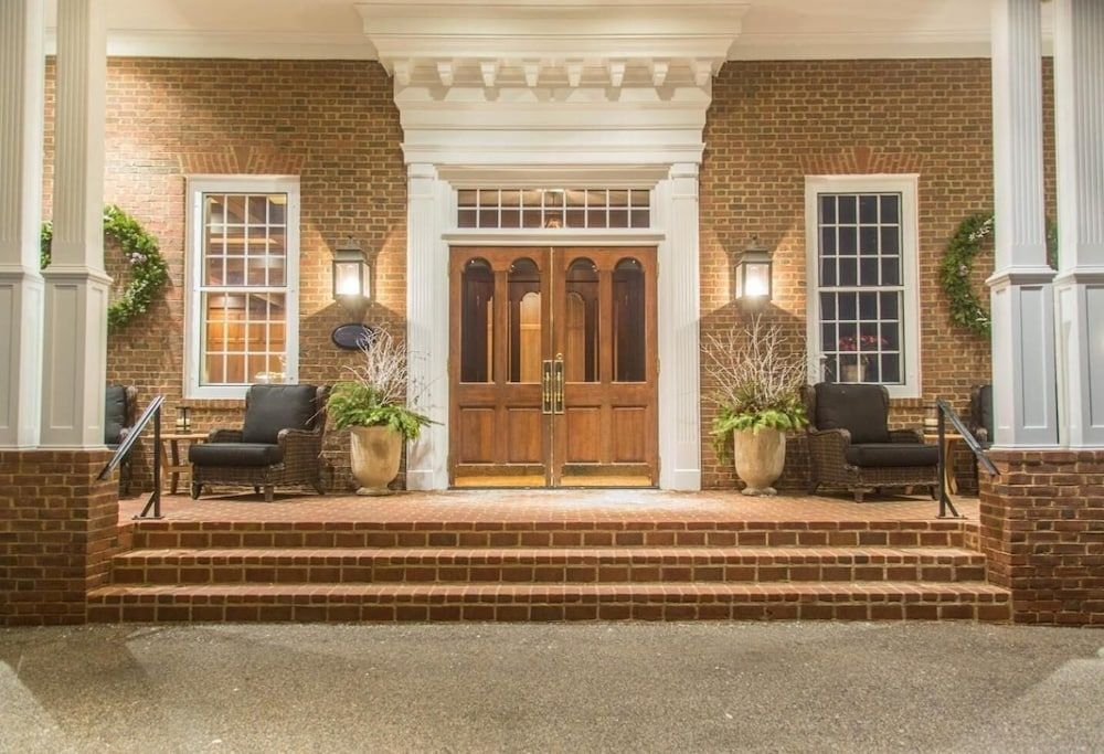 The Delafield Hotel0