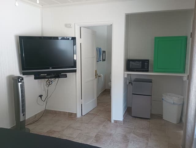 1 Queen Bedroom, with Kitchenette