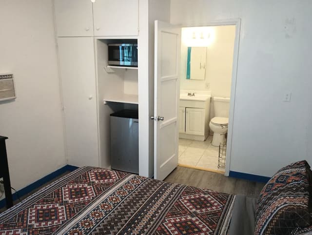 1 Queen Bedroom, with Kitchenette