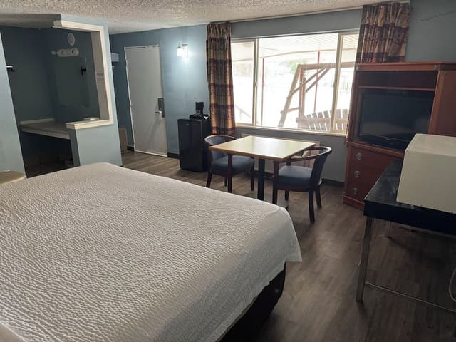Standard Room, 1 King Bed