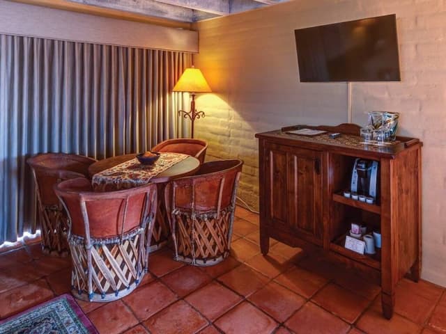 Suite, 1 King Bed