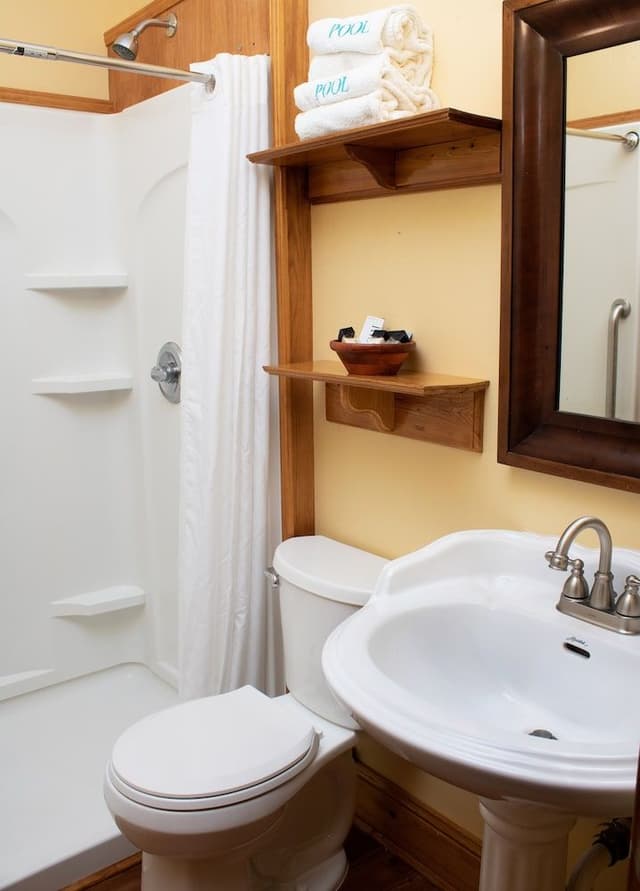 Piccadilly Suite (1st Floor Cushman-Colson House) Not Pet Friendly