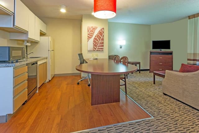 Suite, 1 Queen Bed, Accessible, Non Smoking (Roll-In Shower)