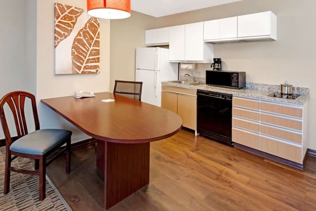 Suite, 1 Queen Bed, Accessible, Non Smoking (Roll-In Shower)