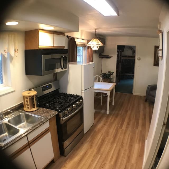Room (Suite/condo)