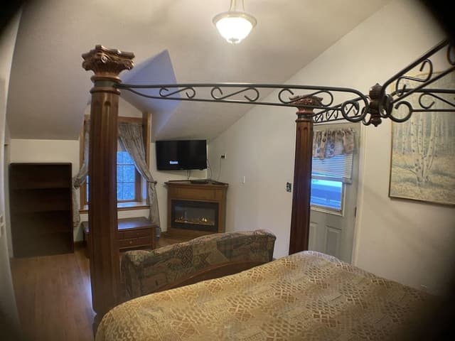 Room (Penthouse)