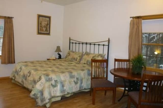 Room (Studio apartment)