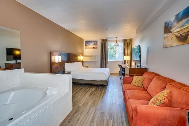 Suite, Jetted Tub