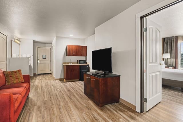 Suite, Jetted Tub