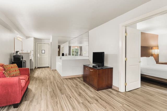 Suite, Jetted Tub