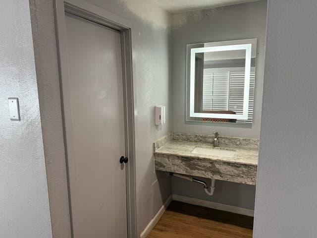 Standard Room, 1 King Bed