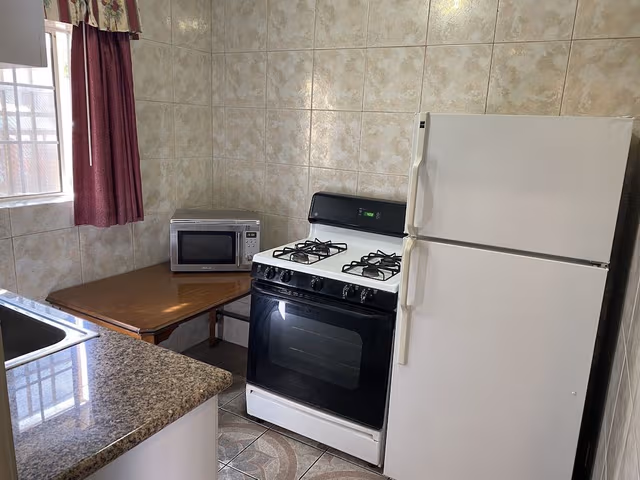 Room, 1 King Bed, Kitchen