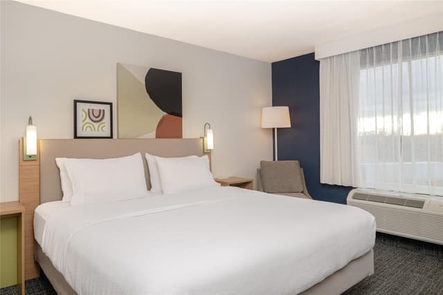 1 KING BED