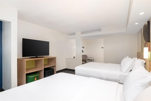 2 QUEEN BEDS WITH SOFABED