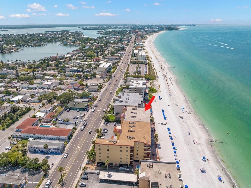 Las Brisas Condominiums1