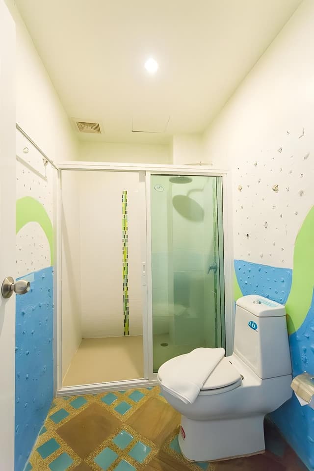 Family Room (3 Adults)