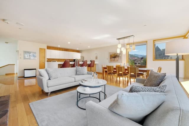 Deluxe Condo, 3 Bedrooms