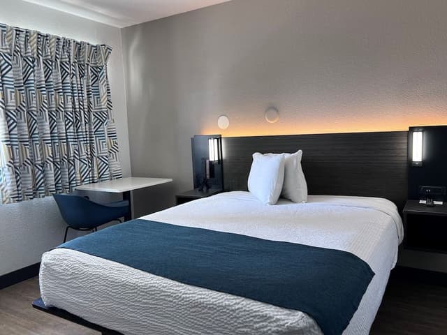 Standard Room, 1 Queen Bed, Non Smoking