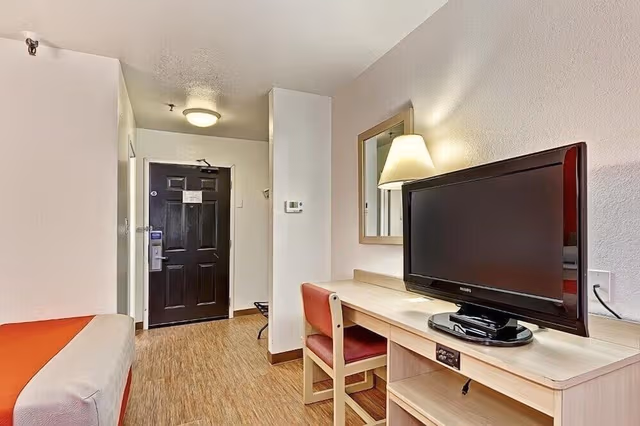 Standard Room, 1 Queen Bed, Accessible, Non Smoking