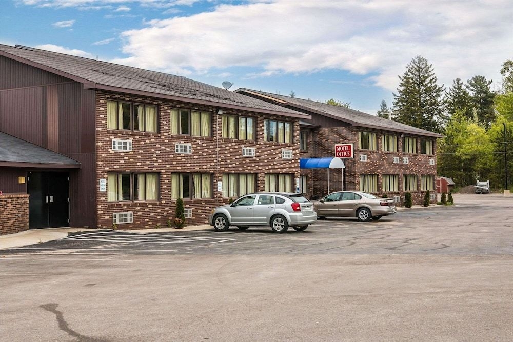 Rodeway Inn Muskegon3