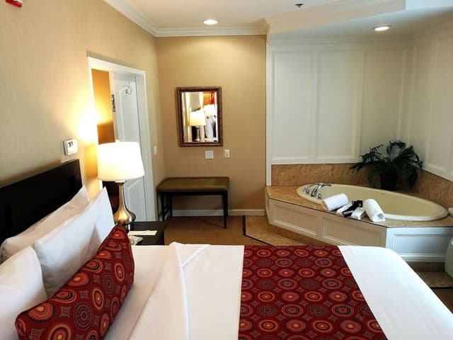 Suite, 1 King Bed with Sofa bed
