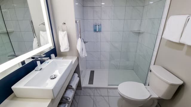 Deluxe Room, 2 Queen Beds, Mountain View