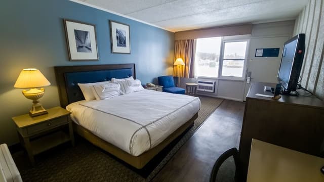 Deluxe Room, 2 Queen Beds, Mountain View