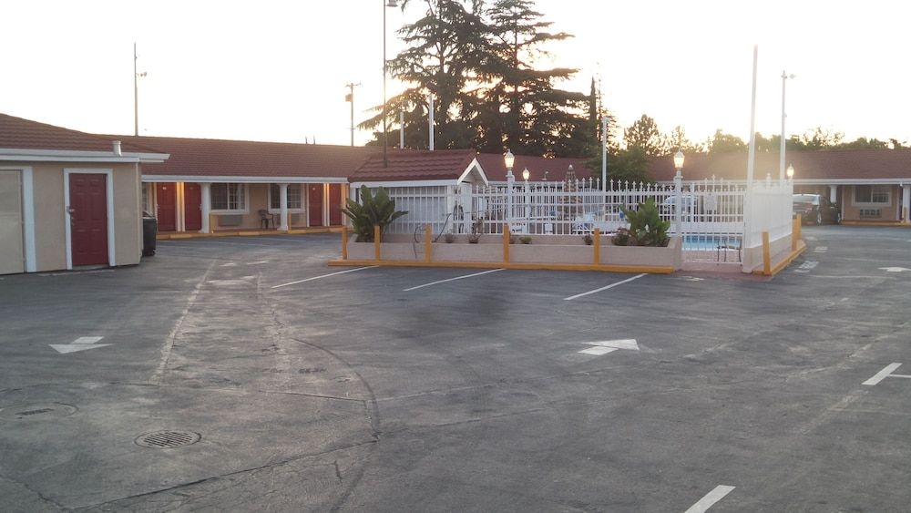 Holiday Motel Oakdale2