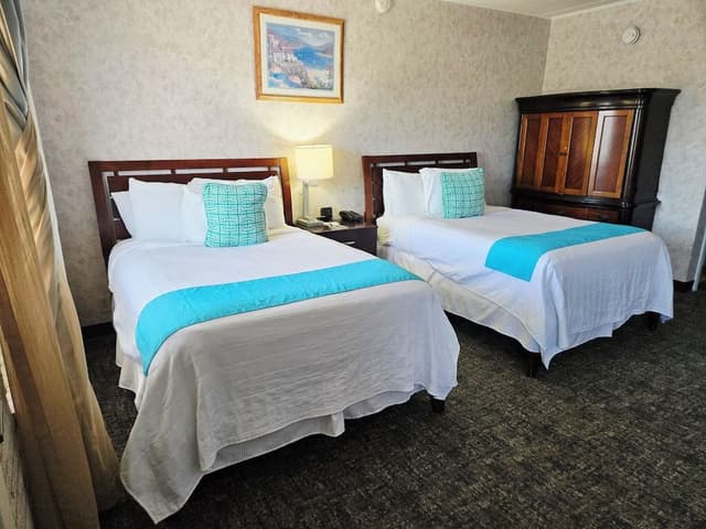 Family Room, Multiple Beds, Courtyard View