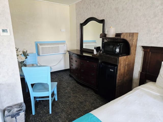 Family Room, Multiple Beds, Courtyard View