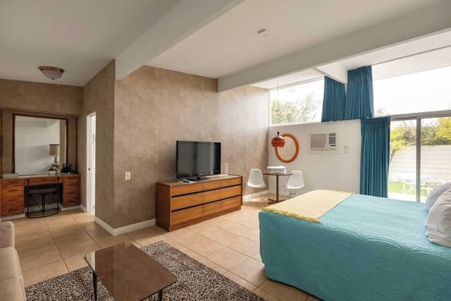Studio (1 Bedroom)