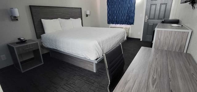 Deluxe Room, 1 King Bed