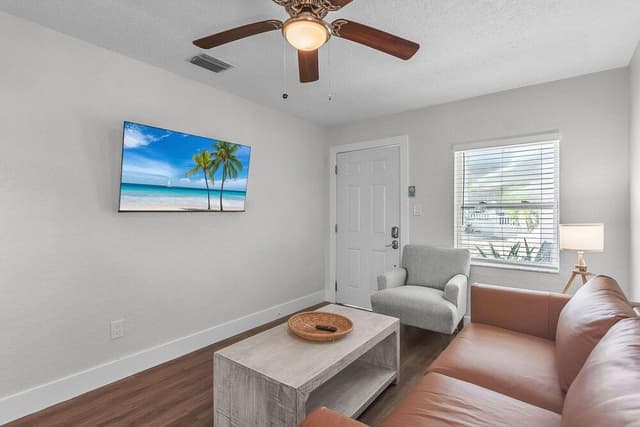 Cabin, 1 Queen Bed with Sofa bed (Family Bungalow)