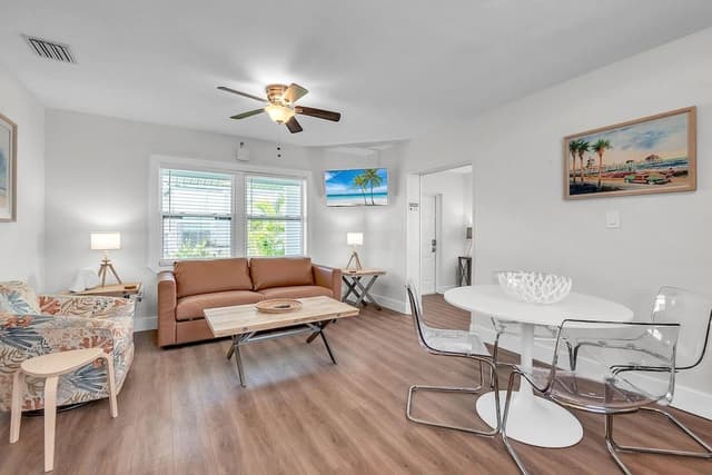 Condo, 1 Queen Bed with Sofa bed (The Bungalows #6)