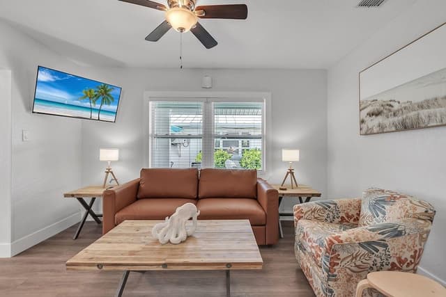 Condo, 1 Queen Bed with Sofa bed (The Bungalows #7)