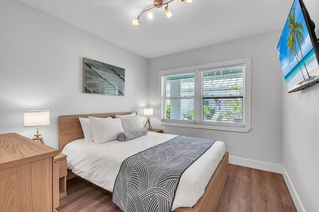 Condo, 1 Queen Bed with Sofa bed (The Bungalows #6)