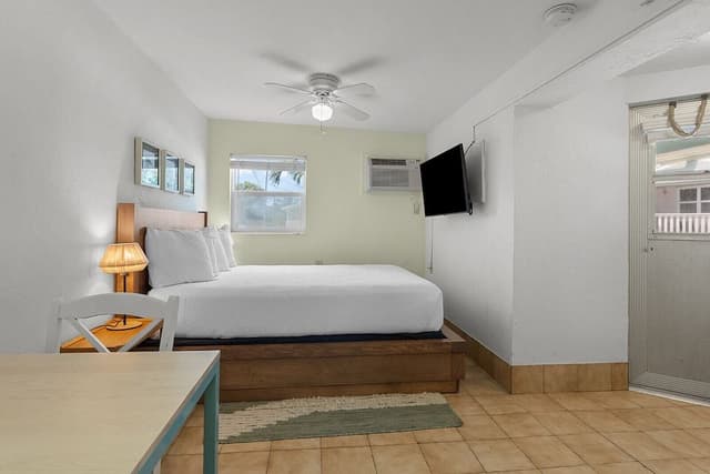 Studio, 1 Queen Bed, Kitchenette