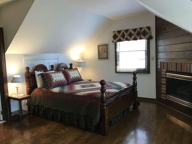 Deluxe Single Room, 1 Queen Bed with Sofa bed