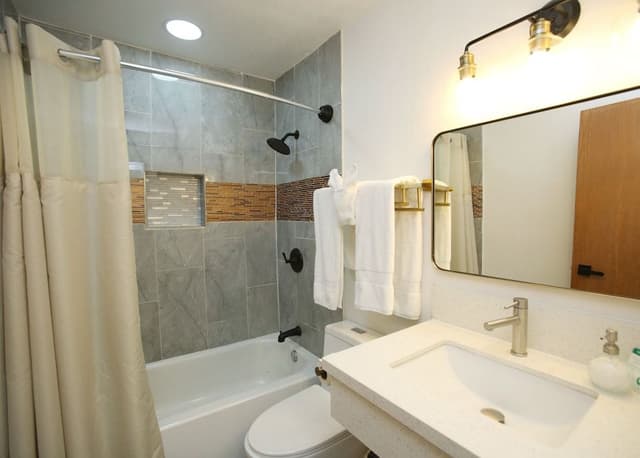 Deluxe (Non-Pet) Double Queen Room
