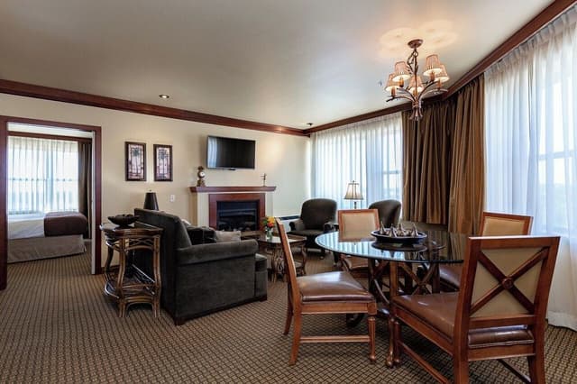 Signature Suite, 1 King Bed with Sofa bed, Non Smoking