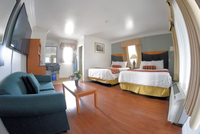 Deluxe Room, Two Queen Beds and Sofa Bed