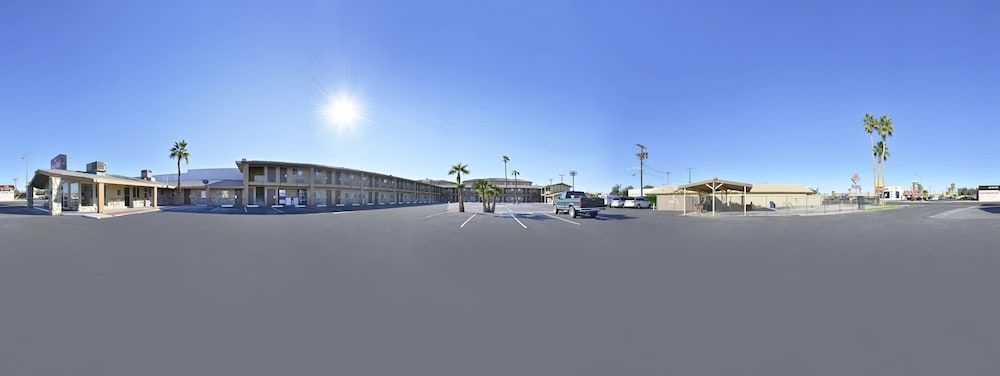 Crown Motel3