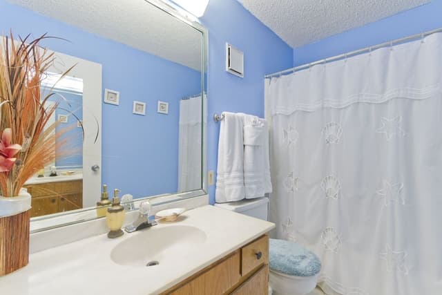 Condo, 3 Bedrooms, 2 Bathrooms (#3)