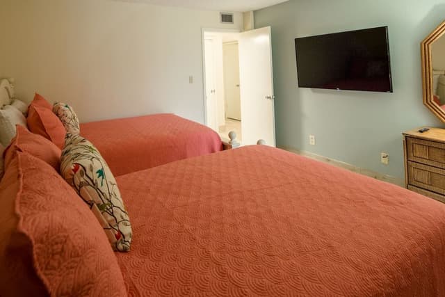 Exclusive Condo, 3 Bedrooms, Balcony, Beach View (#8)