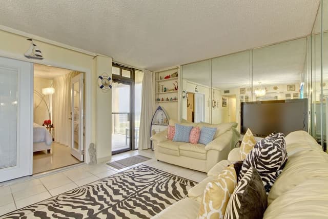 Condo, 3 Bedrooms, 2 Bathrooms (#3)