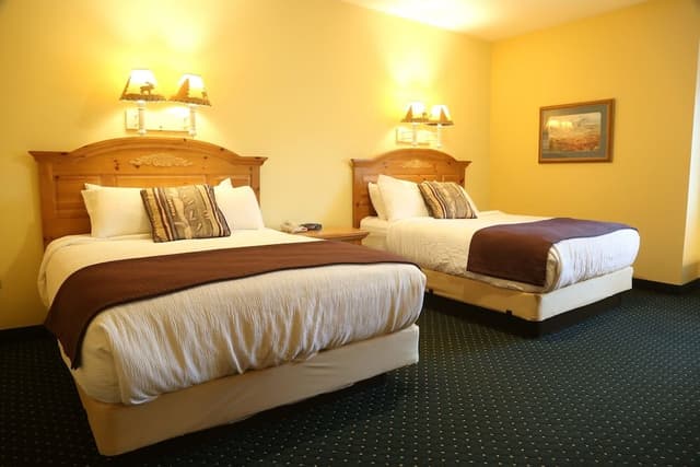 Room, 2 Queen Beds (Moose Lodge)