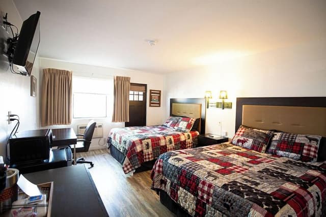 Studio, 2 Queen Beds, Garden View