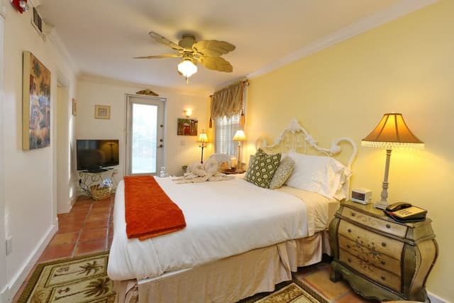 Sand Dollar Room (Beach House 1st Floor)