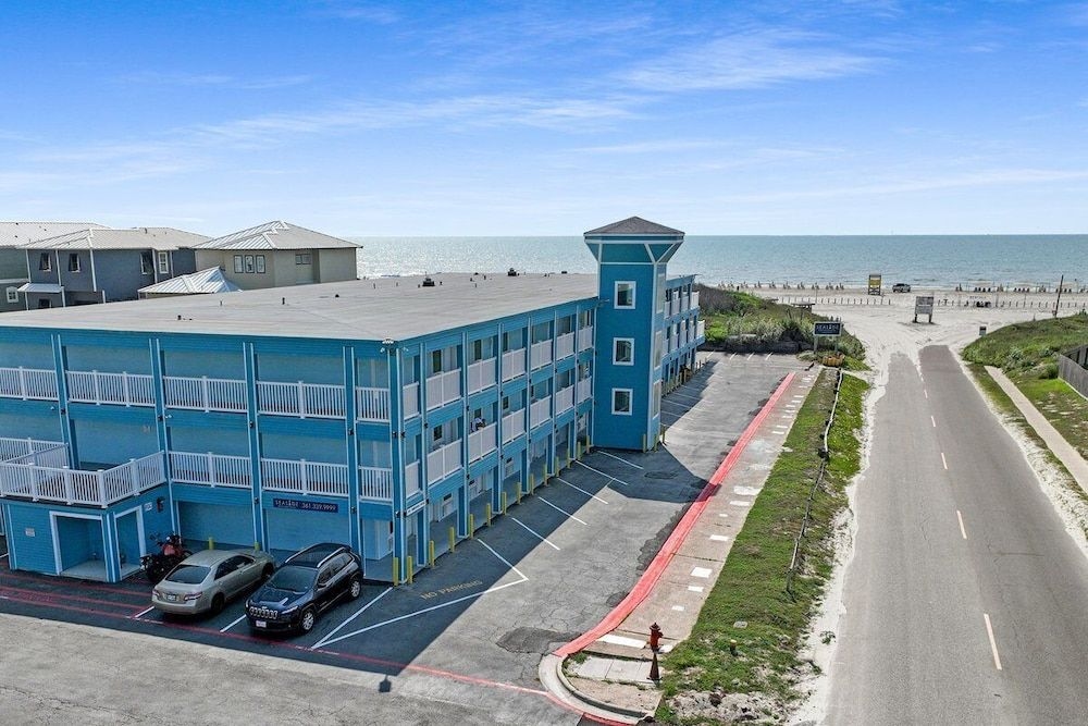 Seaside Motel and Condominiums4